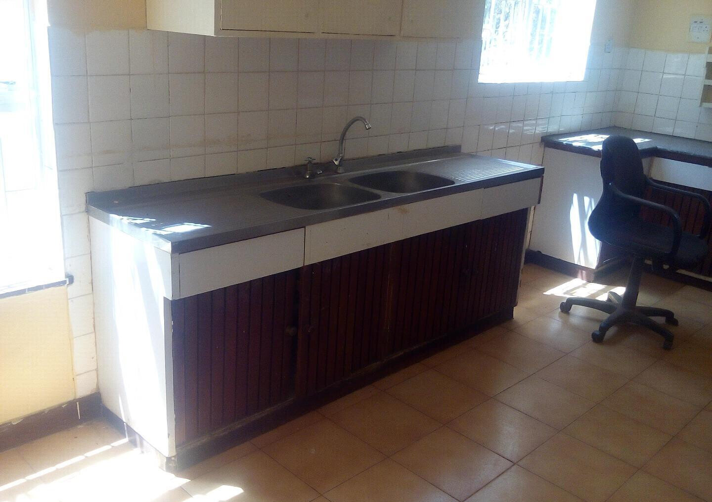 5BR Garden Home with Parking