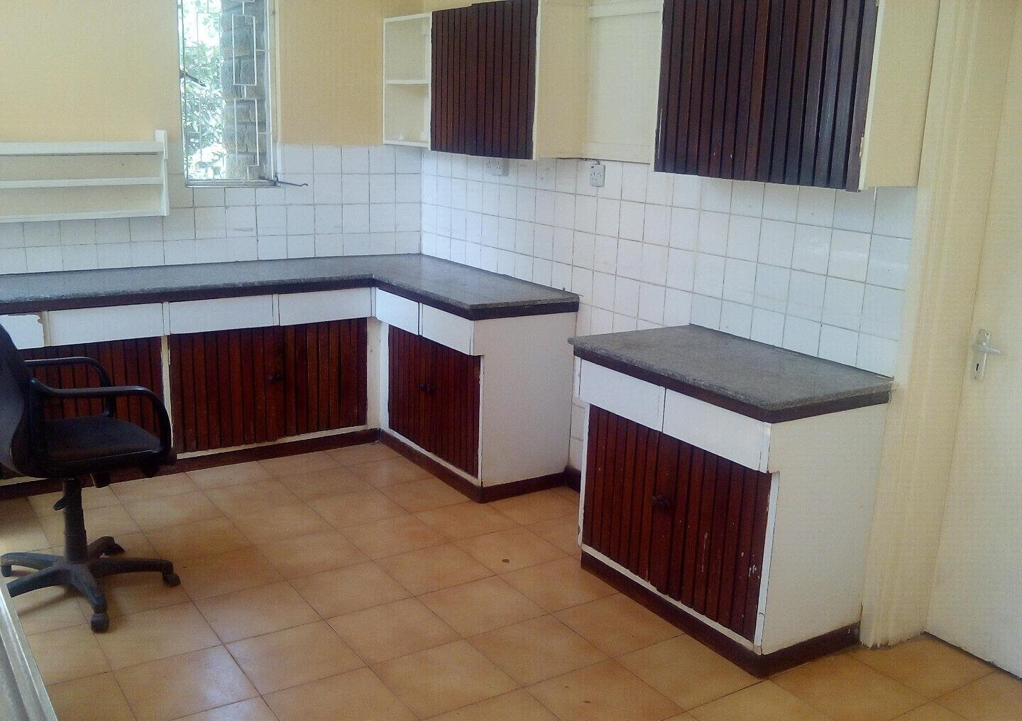 5BR Garden Home with Parking