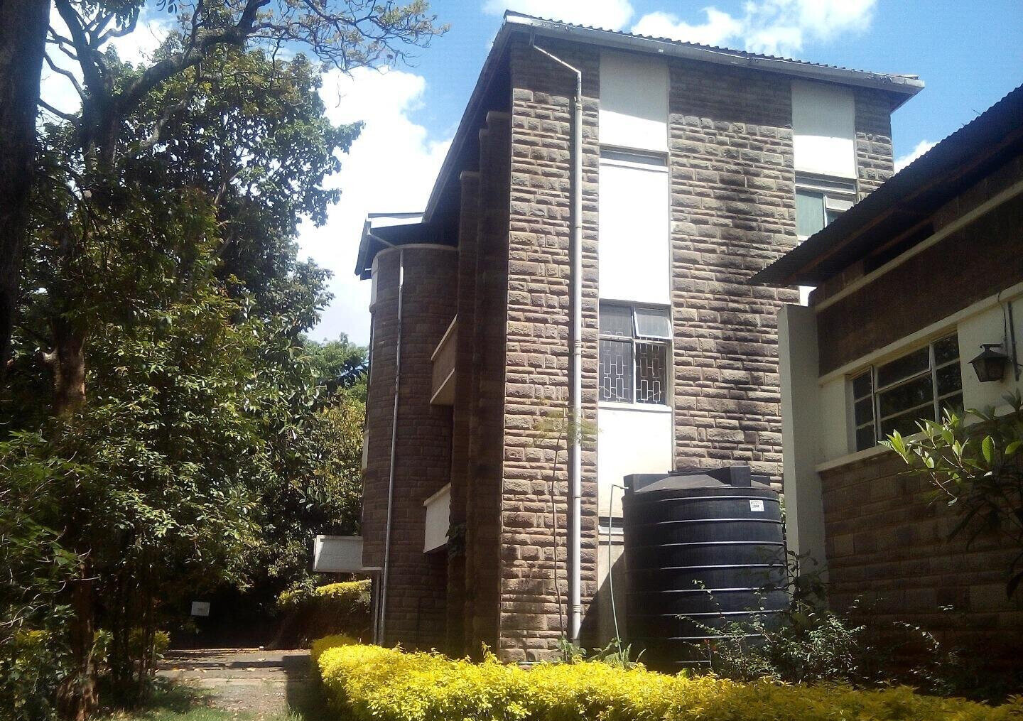 5BR Garden Home with Parking