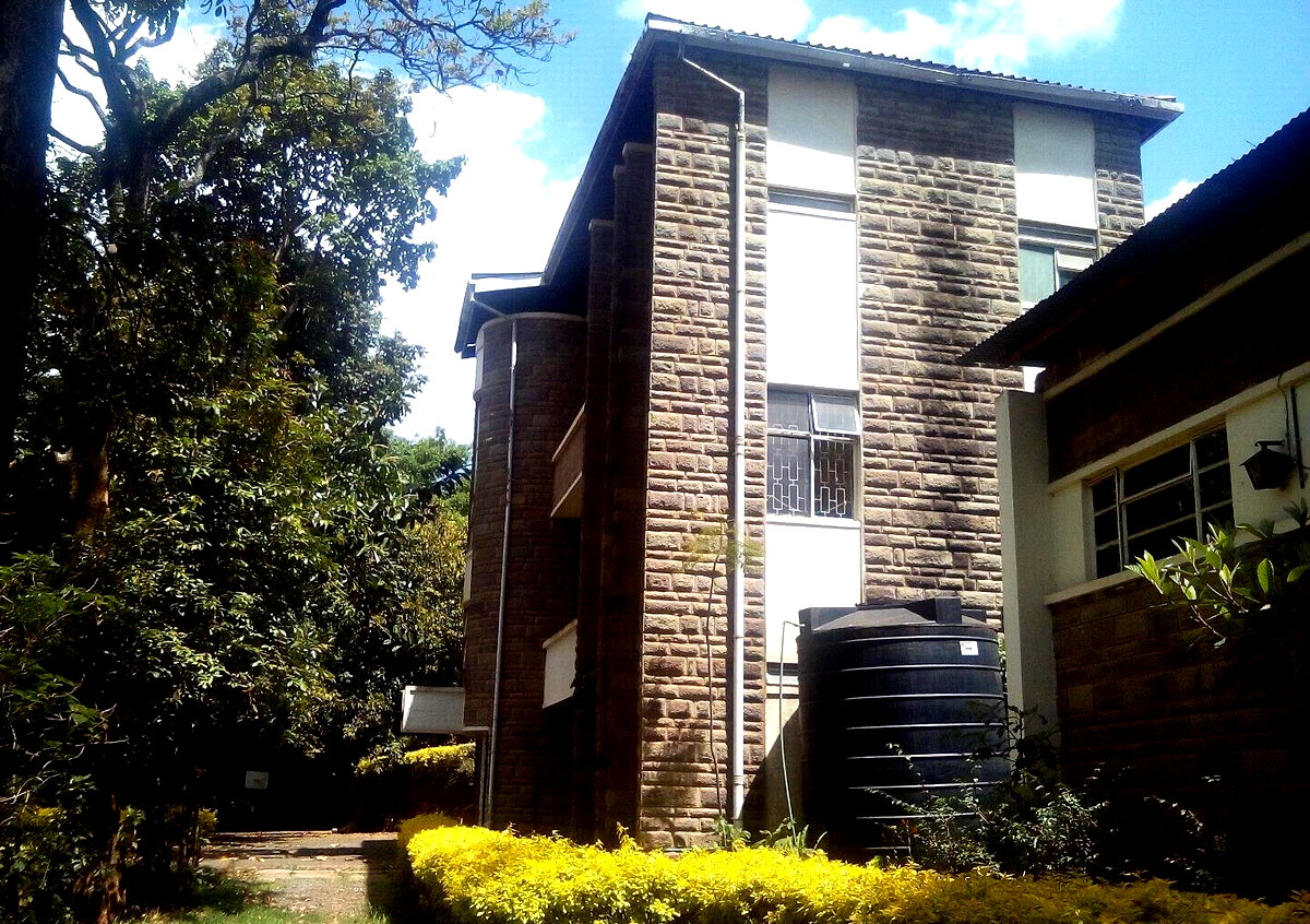 5BR Garden Home with Parking