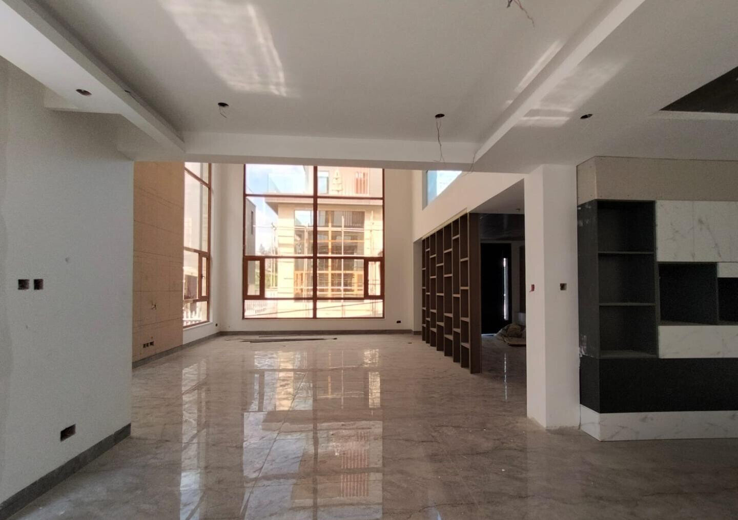 Newly Built 6-Bed Villa with Private Terrace & Open Kitchen - Lavington