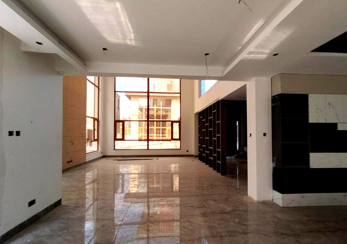 Newly Built 6-Bed Villa with Private Terrace & Open Kitchen - Lavington