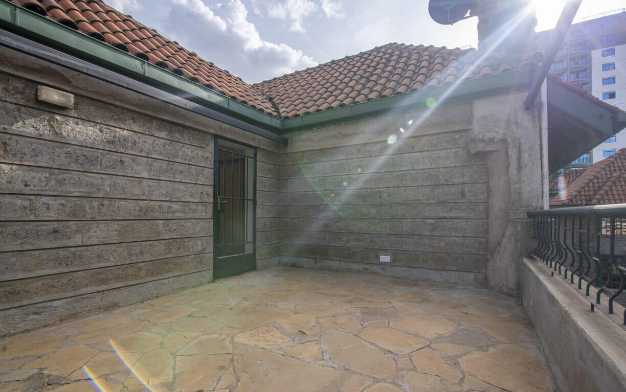 Executive 5BR Townhouse with DSQ & Generator - Kileleshwa