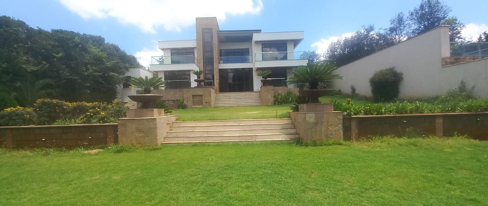 5-Ensuite Villa with Pool & 24-Hour Security – Karen