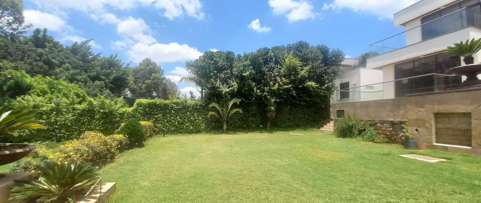 5-Ensuite Villa with Pool & 24-Hour Security – Karen