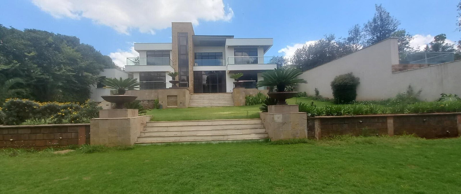 5-Ensuite Villa with Pool & 24-Hour Security – Karen