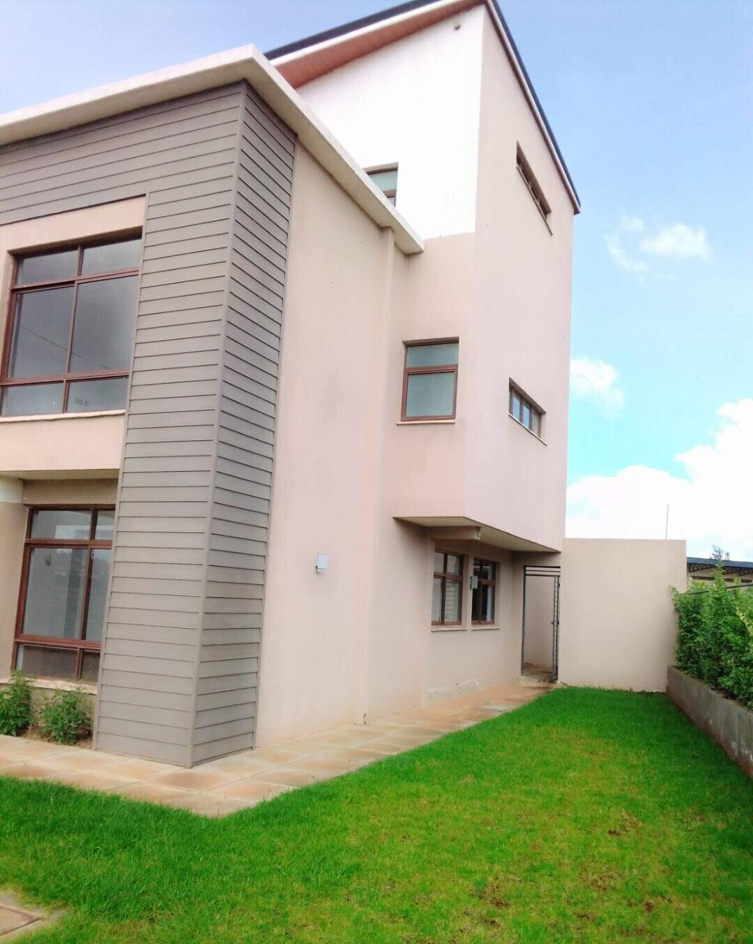 4BR All-Ensuite Townhouse with Servant Quarter - Runda Gardens