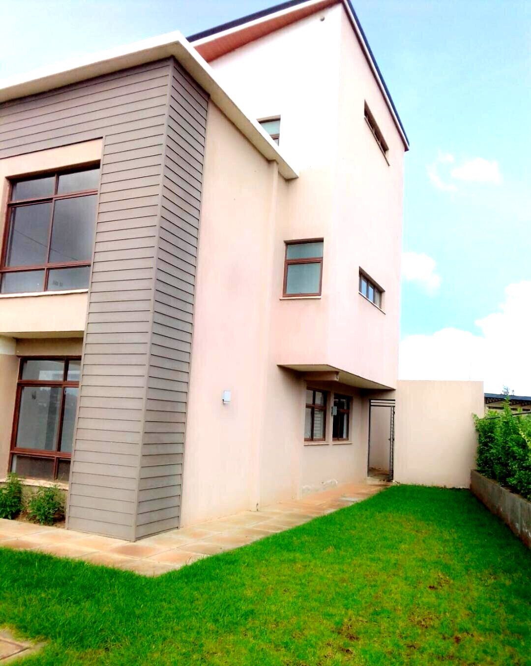 4BR All-Ensuite Townhouse with Servant Quarter - Runda Gardens