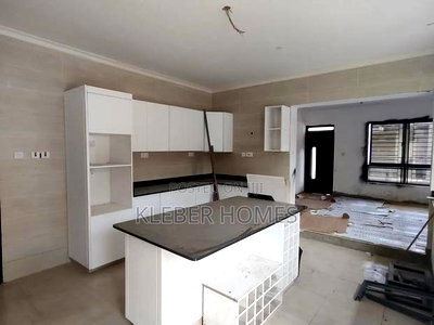 5bdrm Villa in Lavington for sale - Image 2