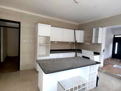 5bdrm Villa in Lavington for sale - Image 3