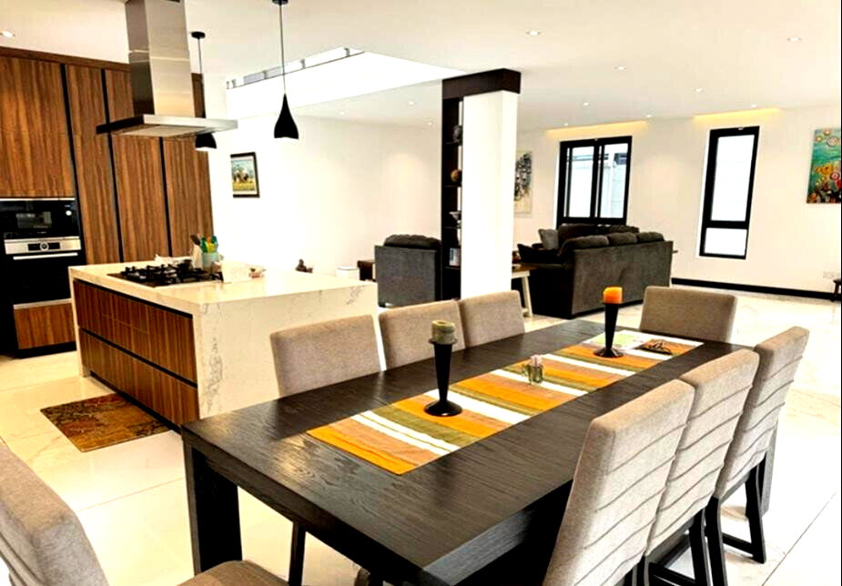 4-Ensuite Townhouse with Private Garden & DSQ - Spring Valley