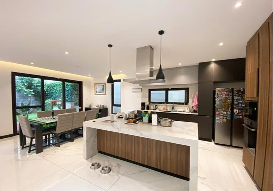 4-Ensuite Townhouse with Private Garden & DSQ - Spring Valley