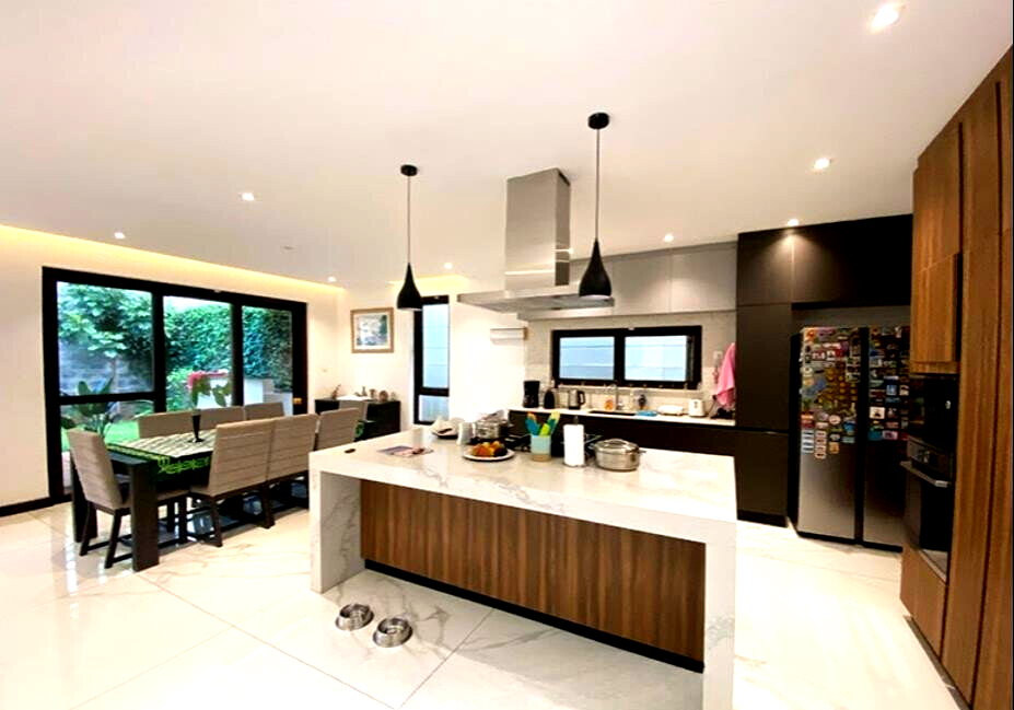 4-Ensuite Townhouse with Private Garden & DSQ - Spring Valley