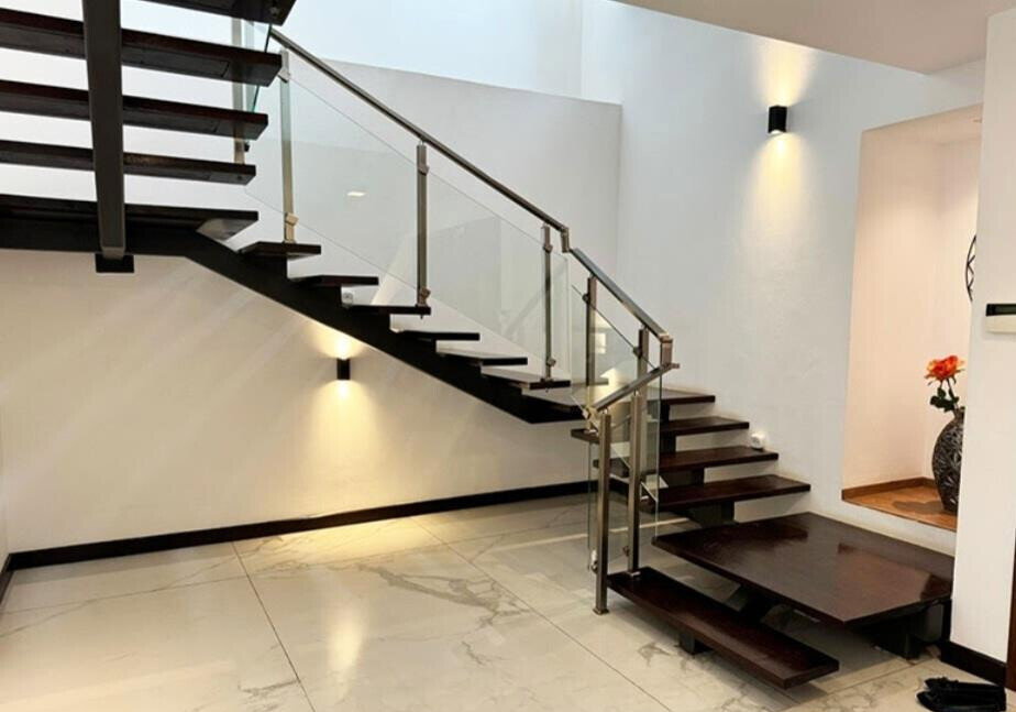 4-Ensuite Townhouse with Private Garden & DSQ - Spring Valley