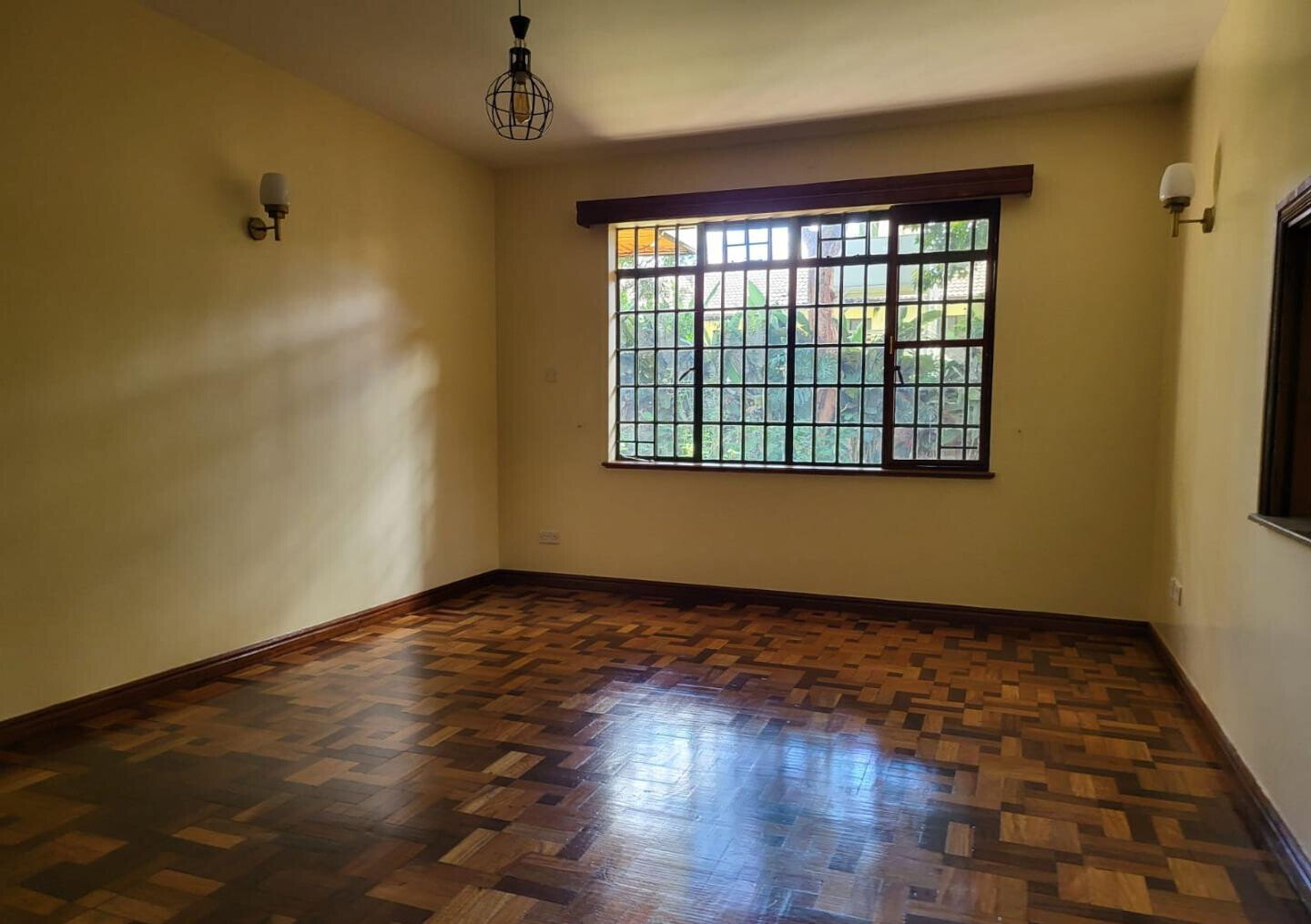 Half-Acre 5BR Haven - Nyari