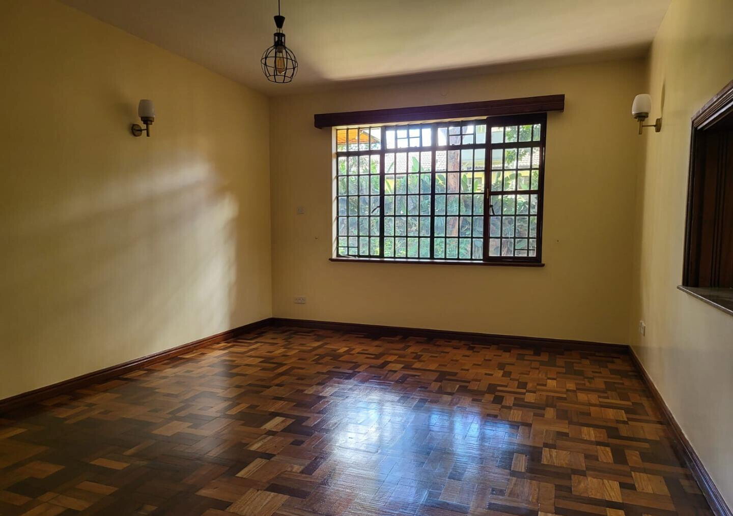 Half-Acre 5BR Haven - Nyari