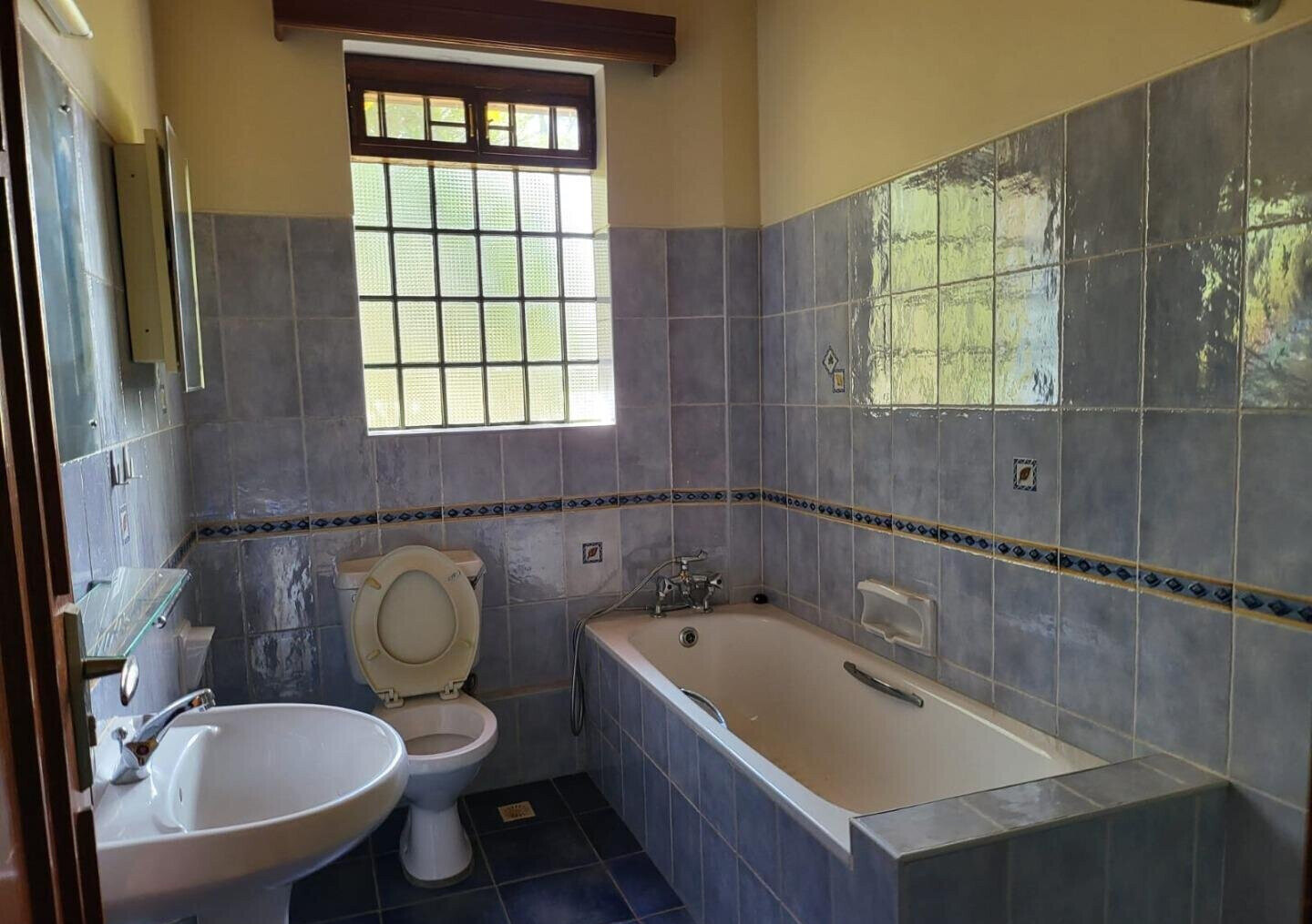 Half-Acre 5BR Haven - Nyari