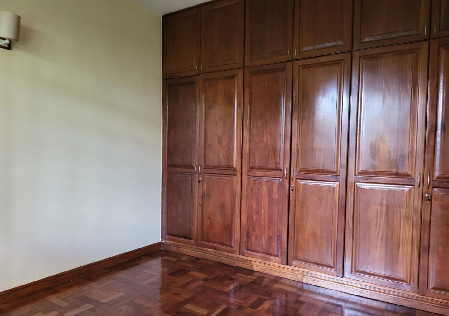 Half-Acre 5BR Haven - Nyari