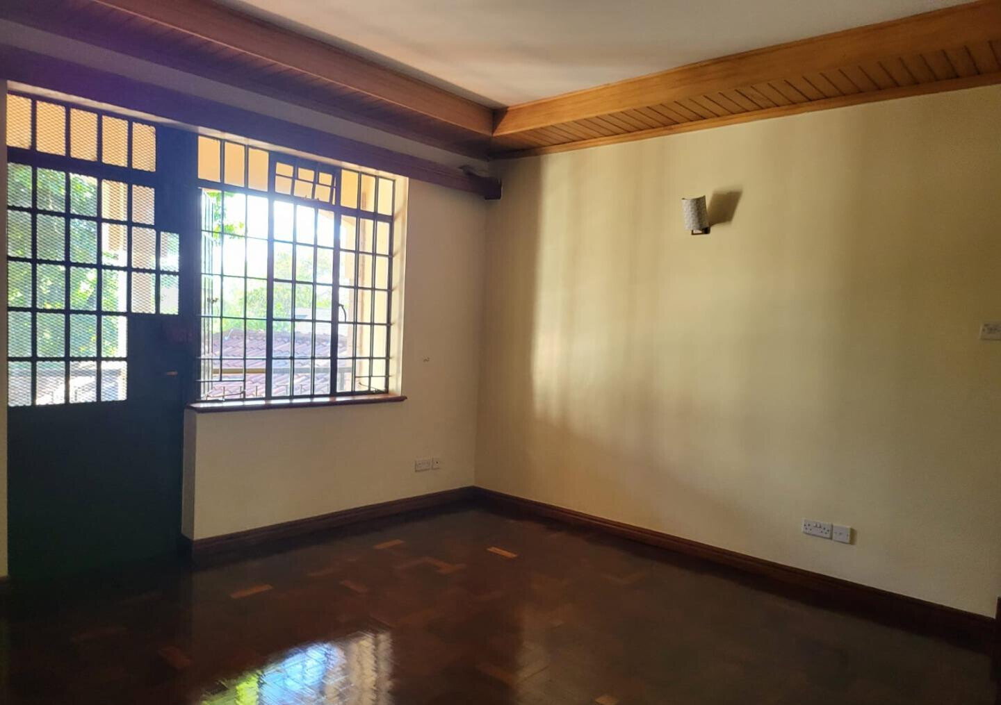 Half-Acre 5BR Haven - Nyari