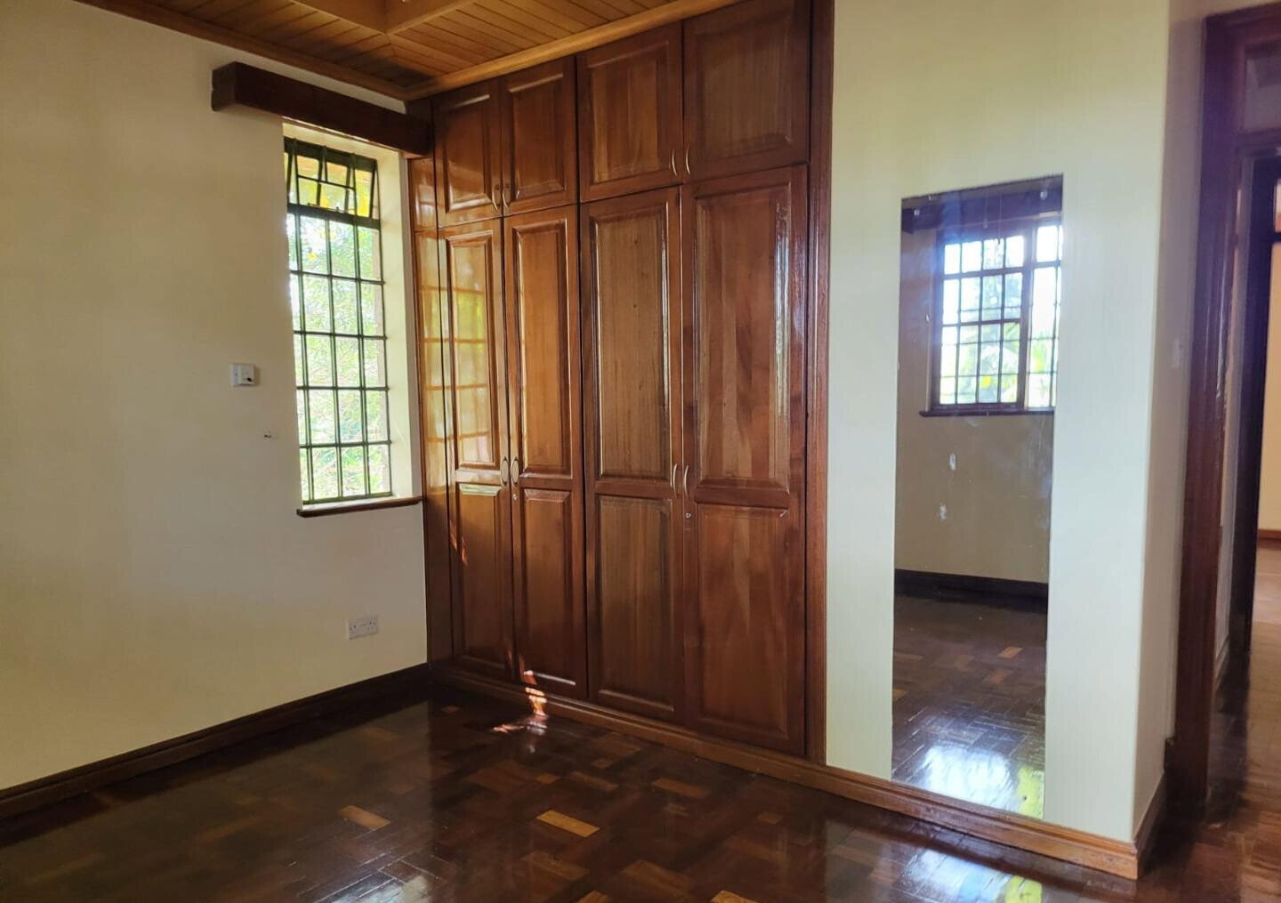 Half-Acre 5BR Haven - Nyari