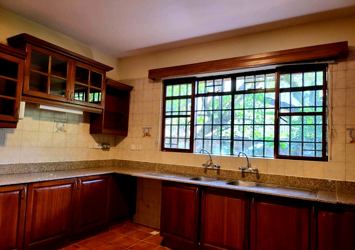 Half-Acre 5BR Haven - Nyari