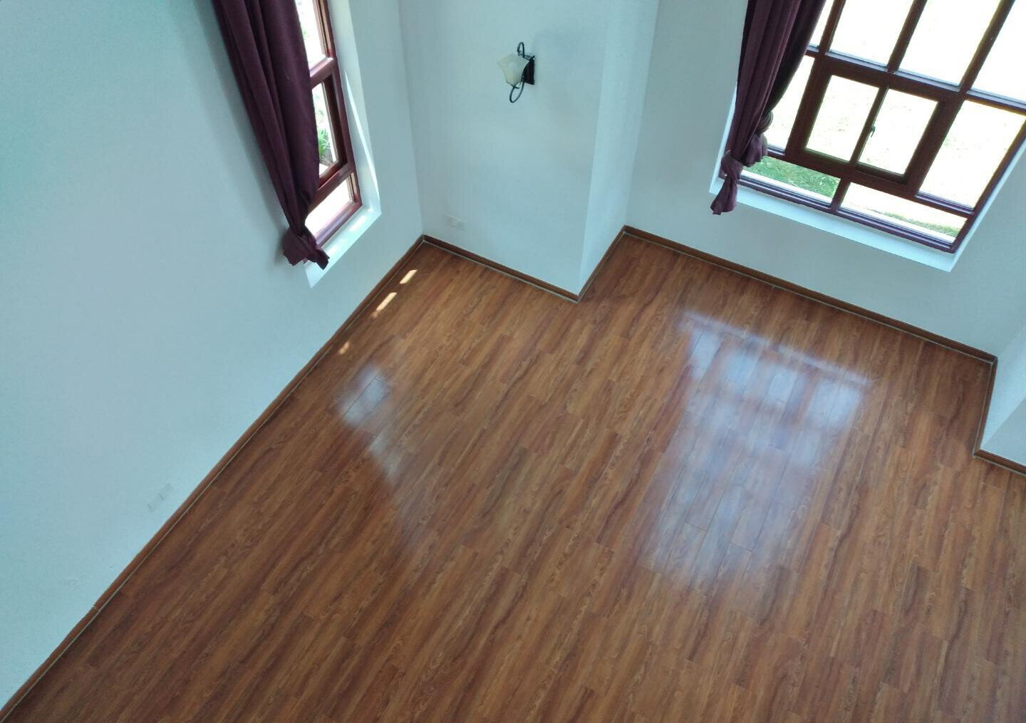 Half-Acre Townhouse with Fireplace & Pet-Friendly Compound – Karen