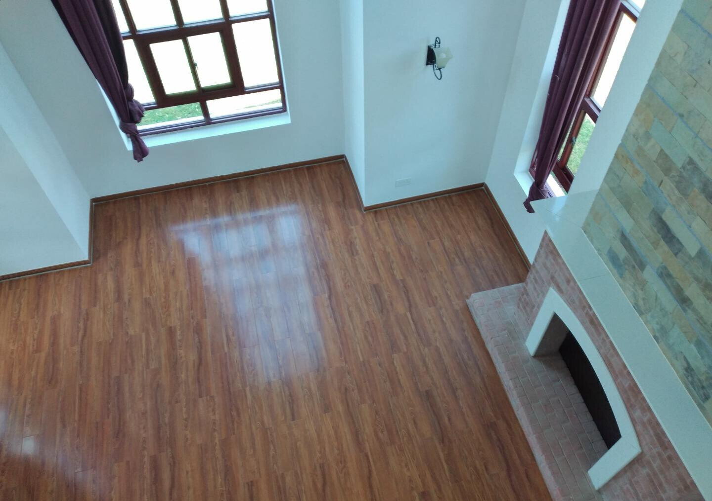 Half-Acre Townhouse with Fireplace & Pet-Friendly Compound – Karen