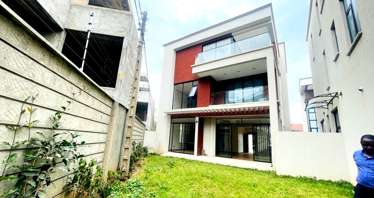 5-Ensuite Townhouse with Generator & Garden - Lavington Gated
