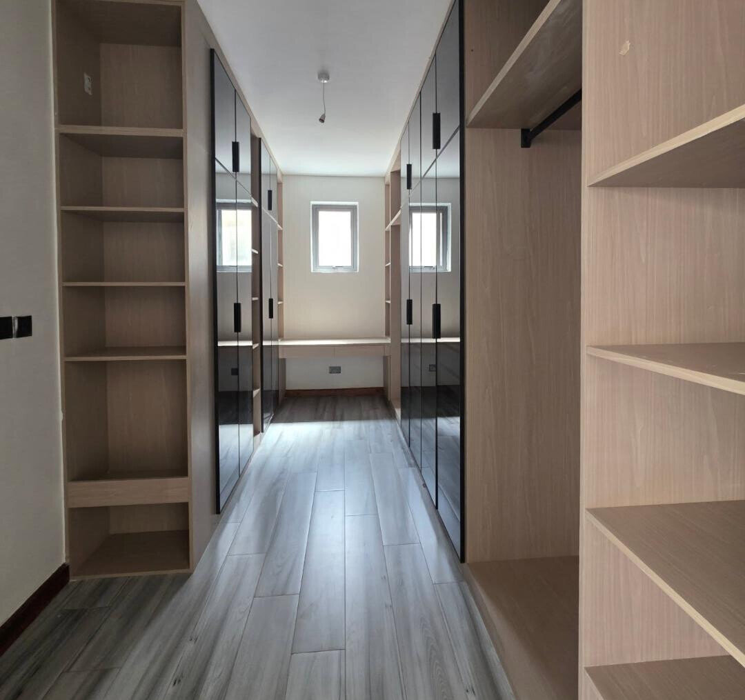 6-Ensuite Townhouse with Office & Rooftop Terrace - Lavington