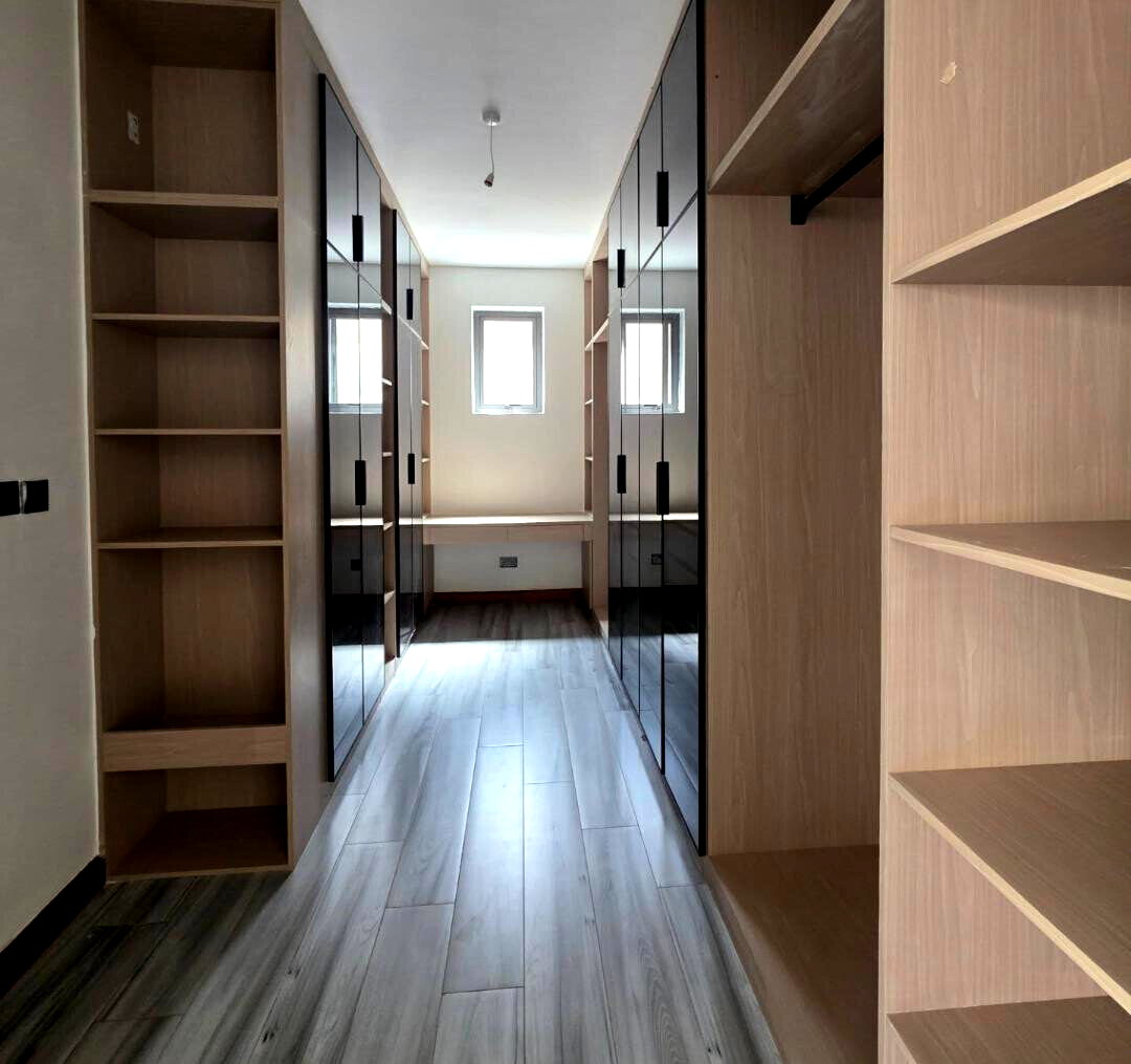 6-Ensuite Townhouse with Office & Rooftop Terrace - Lavington