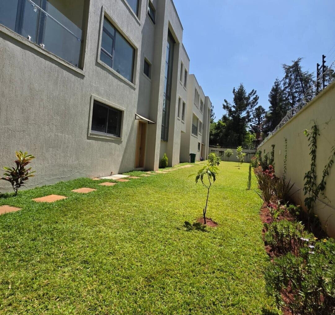 6-Ensuite Townhouse with Office & Rooftop Terrace - Lavington