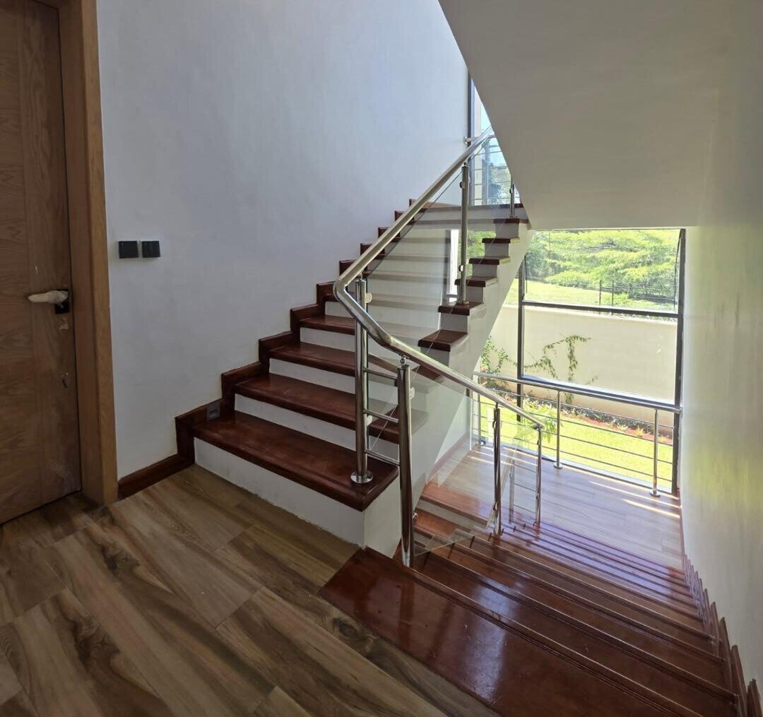 6-Ensuite Townhouse with Office & Rooftop Terrace - Lavington
