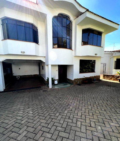 5-Bed Riverside Villa with Pool Access - Lavington