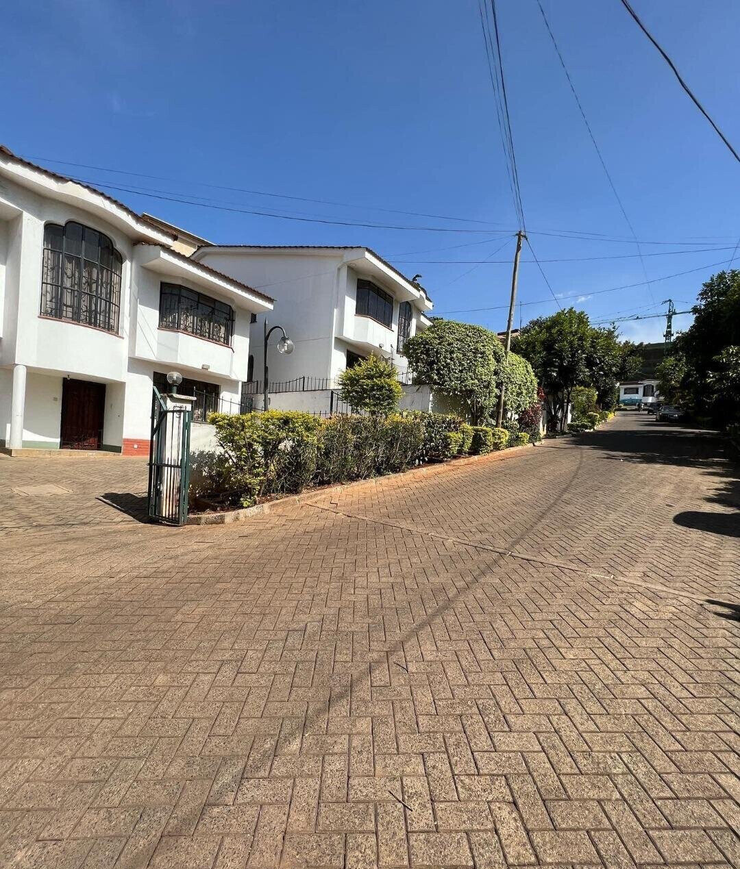5-Bed Riverside Villa with Pool Access - Lavington