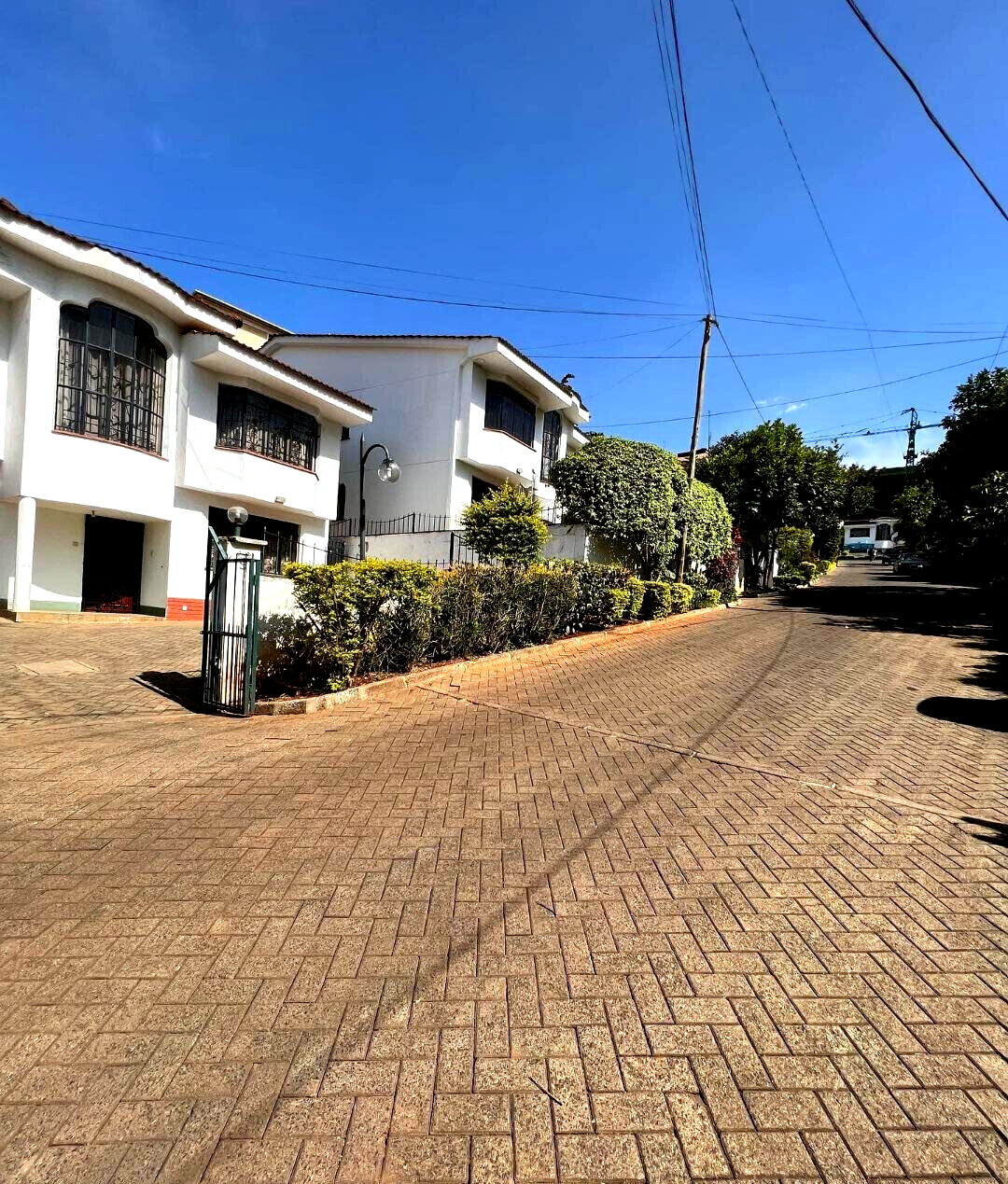 5-Bed Riverside Villa with Pool Access - Lavington