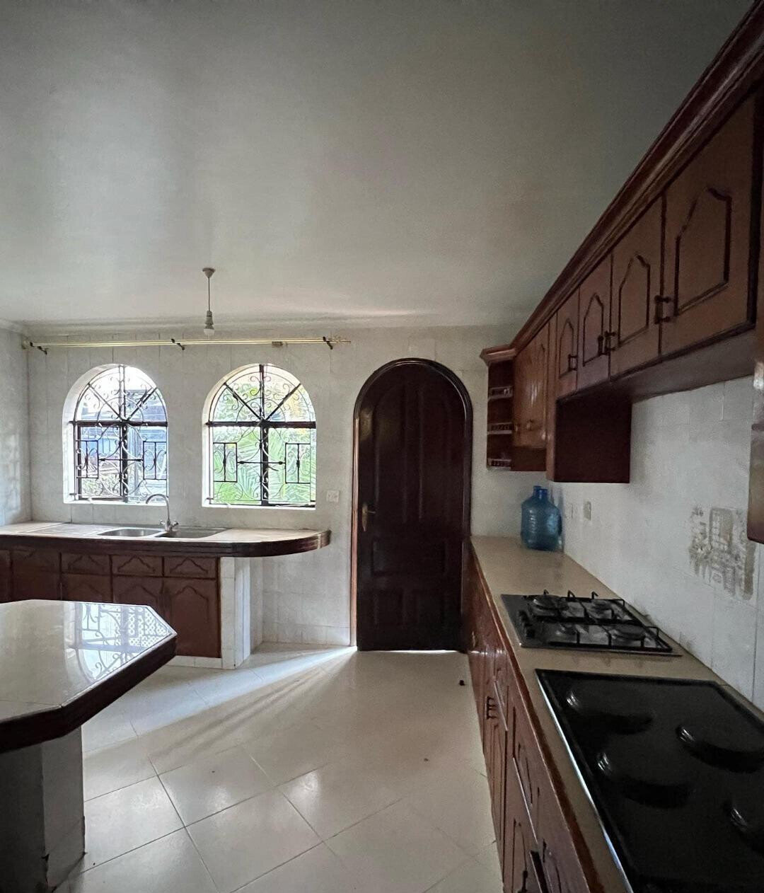5-Bed Riverside Villa with Pool Access - Lavington