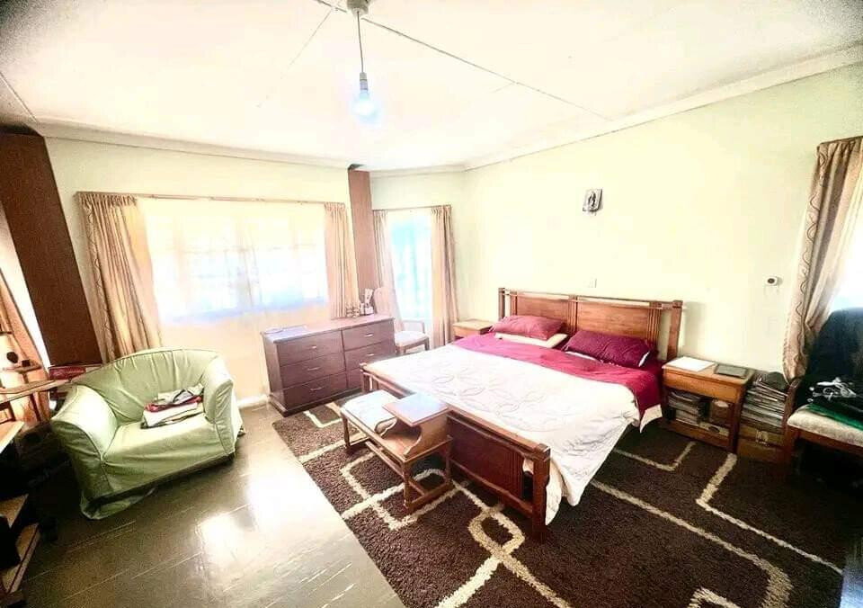 5-Ensuite Townhouse on Half-Acre Near Waterfront Mall – Karen