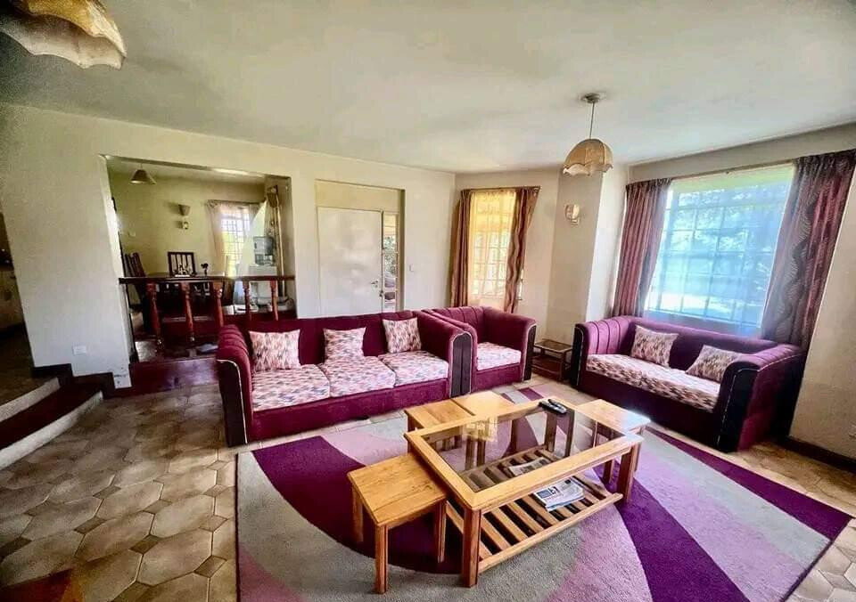 5-Ensuite Townhouse on Half-Acre Near Waterfront Mall – Karen