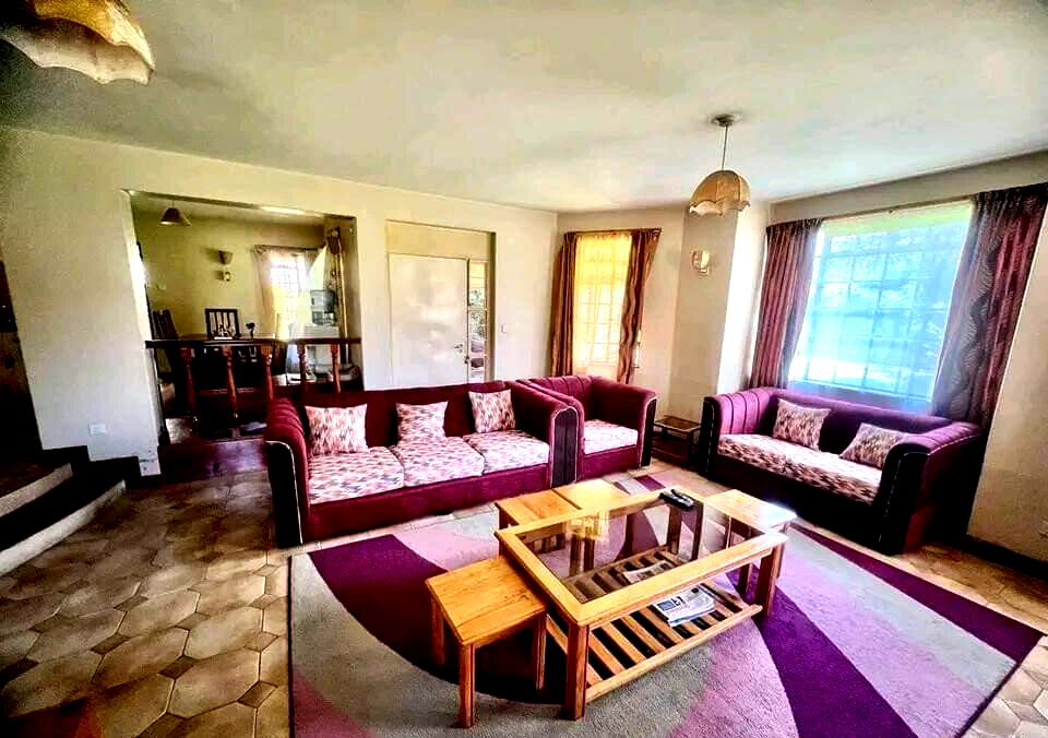5-Ensuite Townhouse on Half-Acre Near Waterfront Mall – Karen