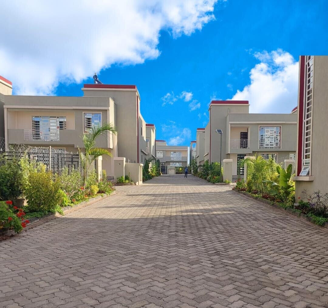 4BR All-Ensuite Townhouse with Rooftop Terrace & DSQ - Kitengela Muigai