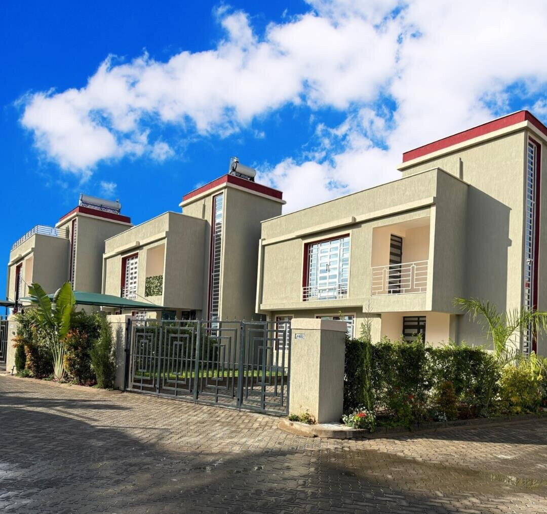 4BR All-Ensuite Townhouse with Rooftop Terrace & DSQ - Kitengela Muigai