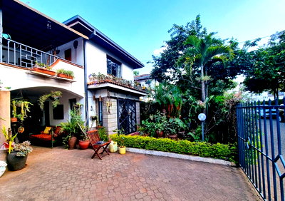 4BR Townhouse with Garden