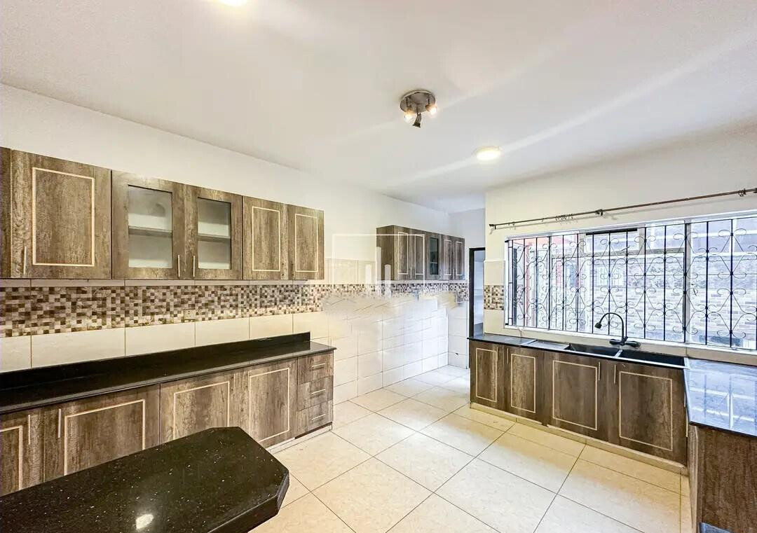 Newly Refurbished 4BR Townhouse with DSQ - Westlands