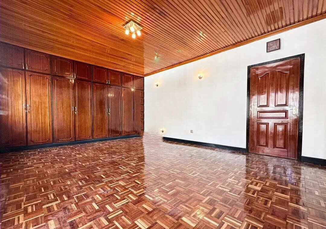 Newly Refurbished 4BR Townhouse with DSQ - Westlands