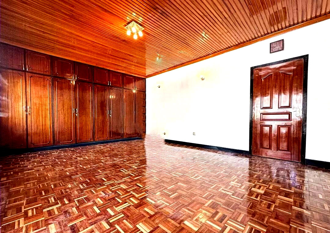 Newly Refurbished 4BR Townhouse with DSQ - Westlands
