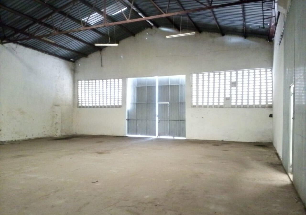 Half Acre Warehouse with Parking - KSh 110M