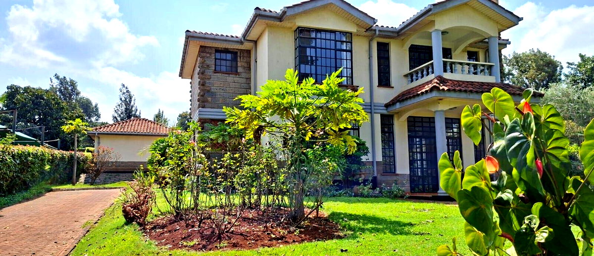 4BR All-Ensuite Townhouse with Fireplace & Pool – Rosslyn