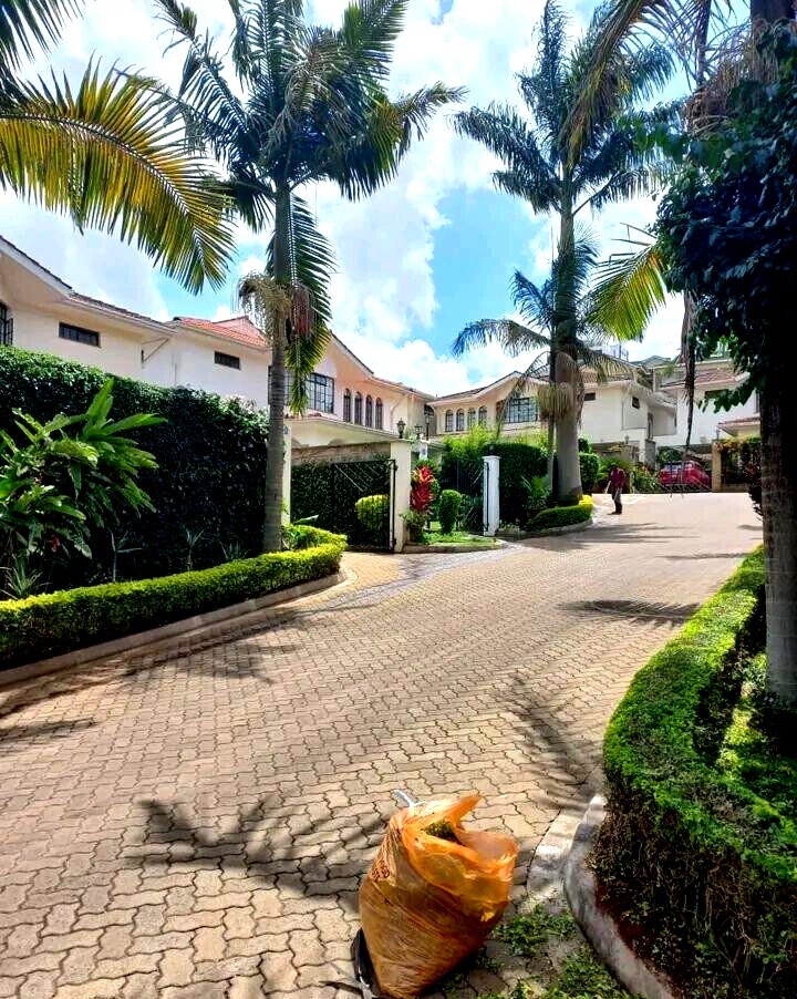 Brookside Townhouse with Solar & Dual Kitchen - Westlands