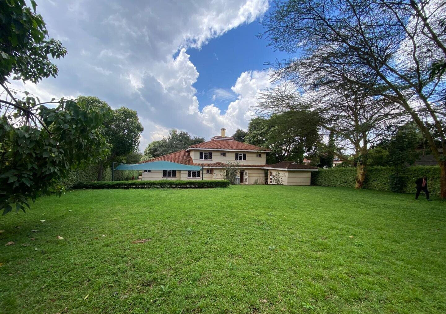 4BR Townhouse with Guest Wing & Fireplace - Runda