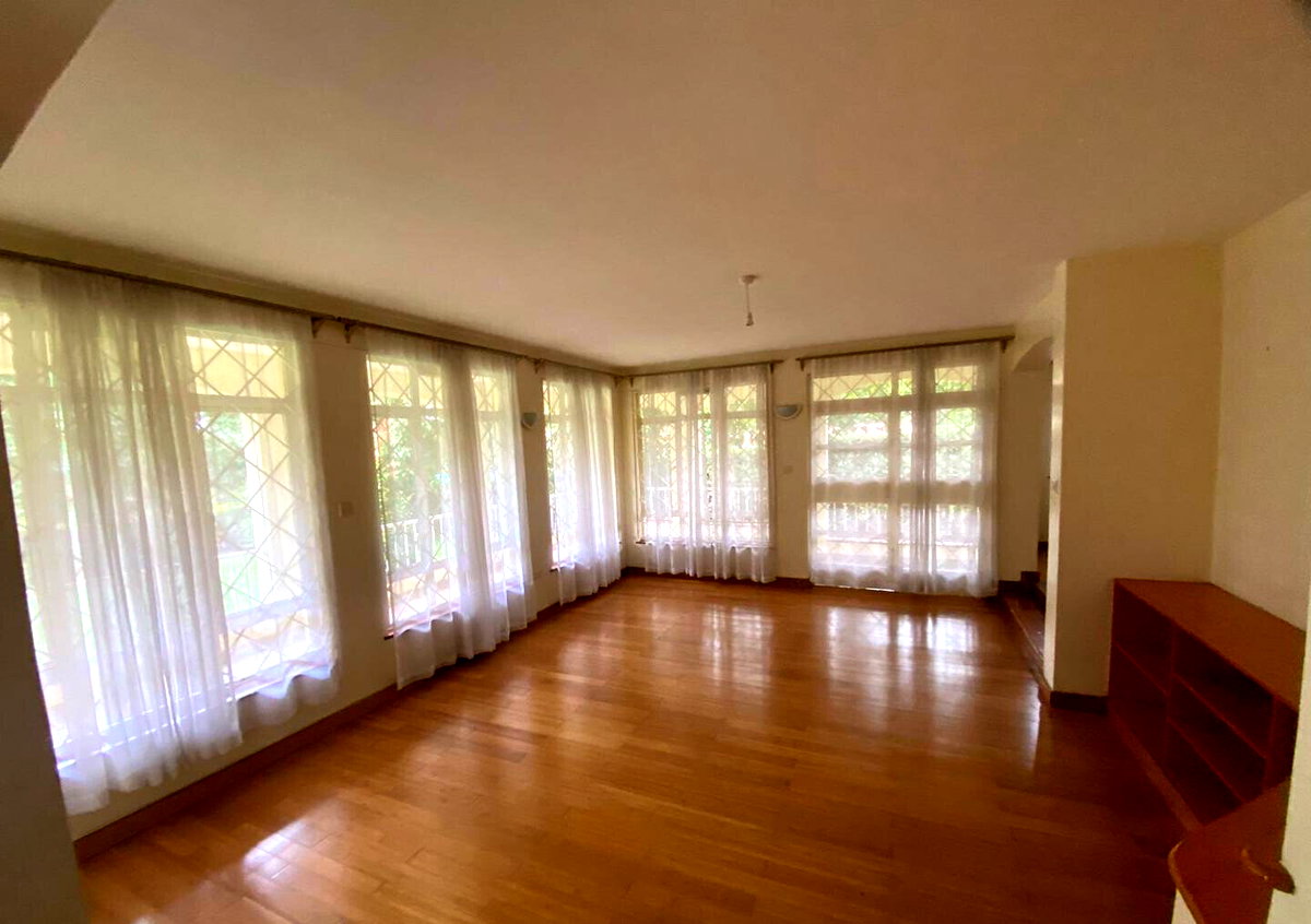 4BR Townhouse with Guest Wing & Fireplace - Runda